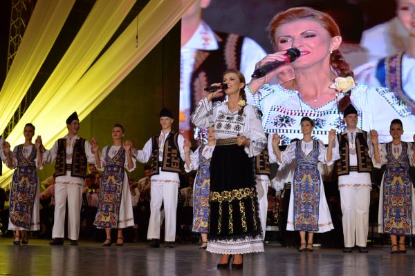 ANDREEA VOICA și Ansamblul TIMIȘUL