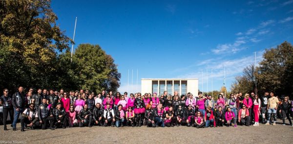 Parada moto campanie cancer Pink Ride - Bucuresti & Sibiu