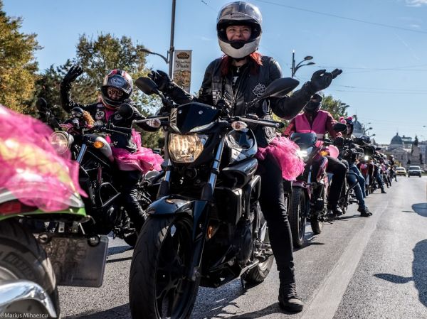 Parada moto campanie cancer Pink Ride - Bucuresti & Sibiu